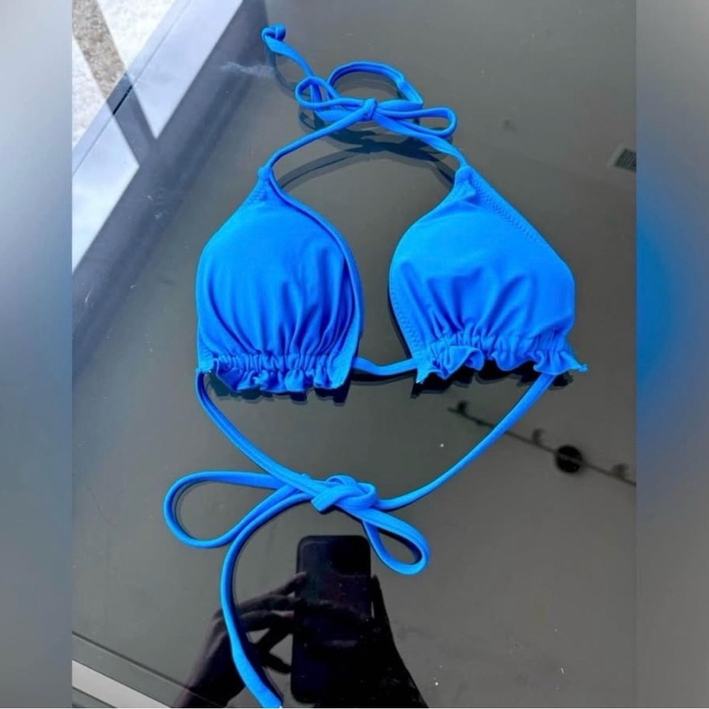 PrettyLittleThing Bright Blue Ruffle Triangle Bikini Set - Picture 2 of 4